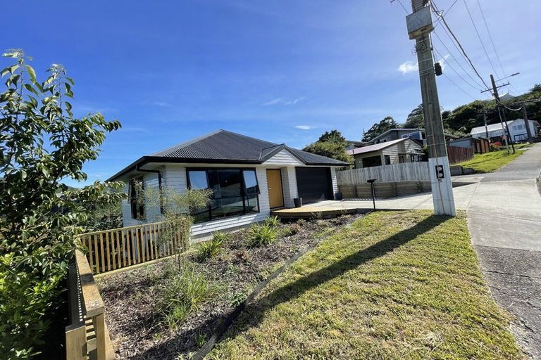 Photo of property in 6 Castle Crescent, Stokes Valley, Lower Hutt, 5019