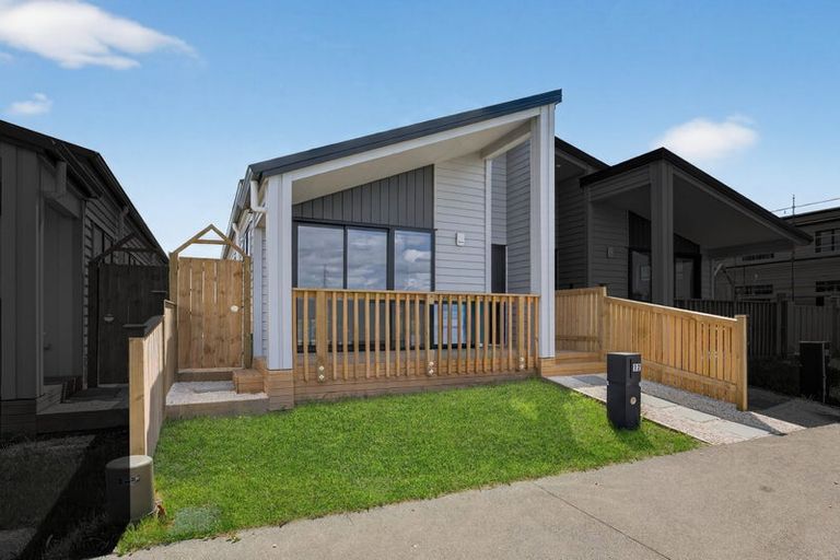 Photo of property in 12 Kaapehu Street, Karaka, 2578