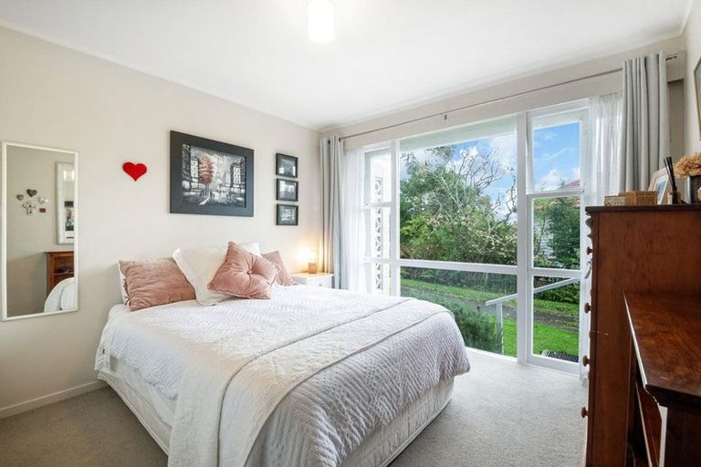 Photo of property in 10/77 Old Lake Road, Narrow Neck, Auckland, 0624