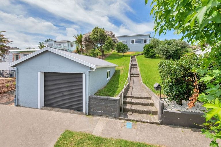 Photo of property in 15 Awaroa Road, Helensville, 0800