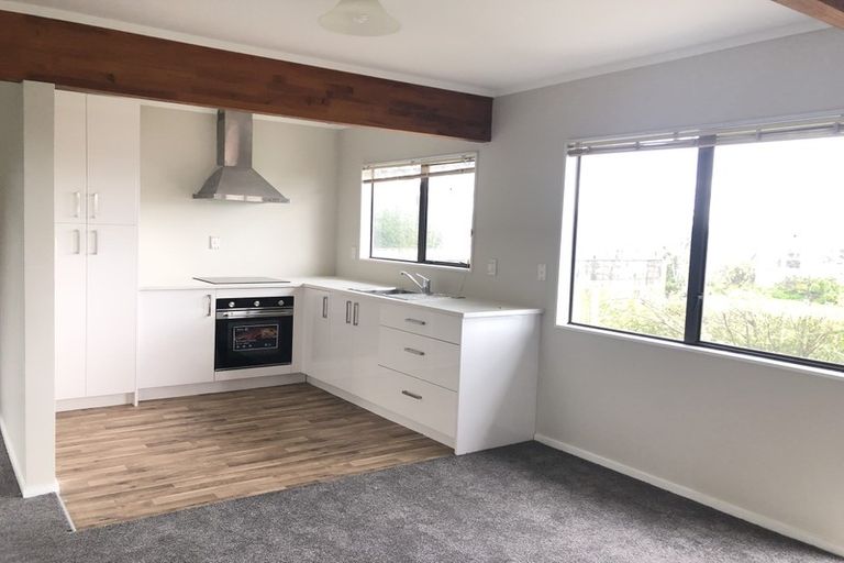 Photo of property in 1/92 Target Road, Totara Vale, Auckland, 0629