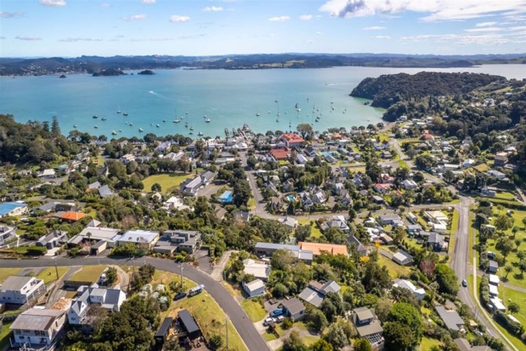 Photo of property in 3 Oneroa Road, Russell, 0202