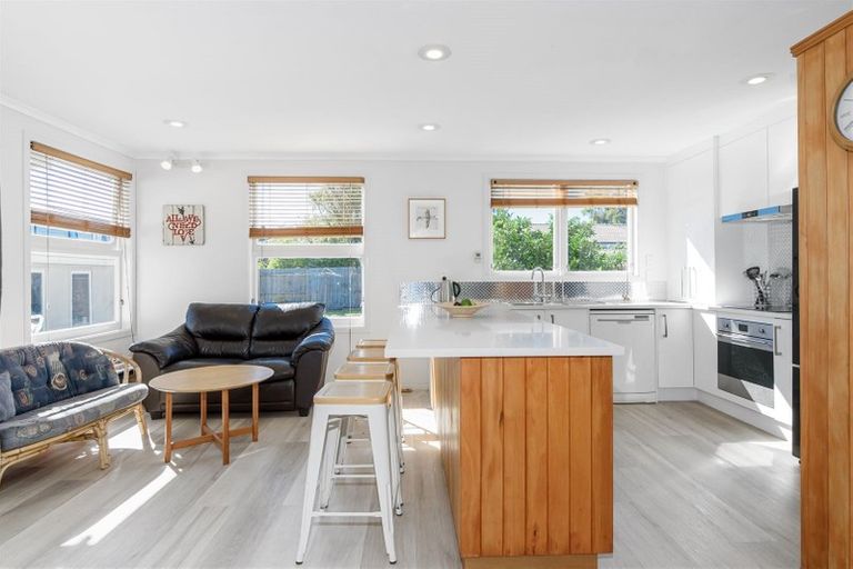 Photo of property in 60 Fairdene Avenue, Henderson, Auckland, 0610