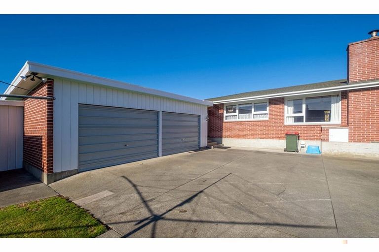 Photo of property in 1 Cashel Street, Waimate, 7924