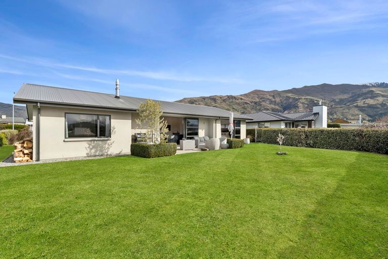 Photo of property in 4 Daniels Terrace, Wanaka, 9305
