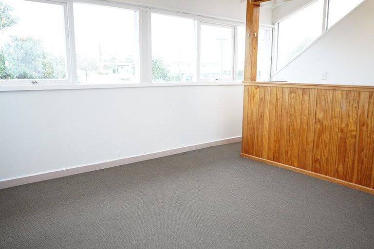 Photo of property in 35 Archibald Road, Kelston, Auckland, 0602