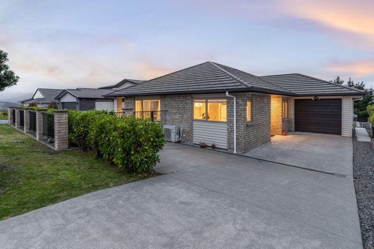 Photo of property in 122 Endeavour Drive, Whitby, Porirua, 5024