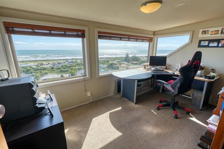 Photo of property in 14 Stanton Crescent, Karoro, Greymouth, 7805