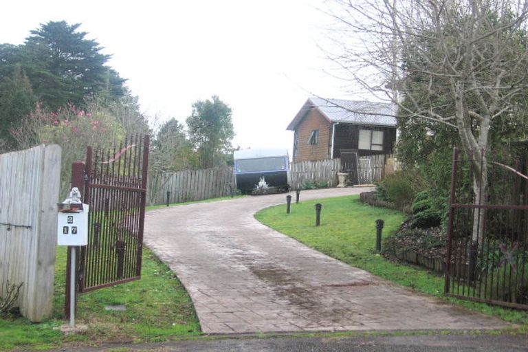 Photo of property in 2/17 Redmount Place, Red Hill, Papakura, 2110