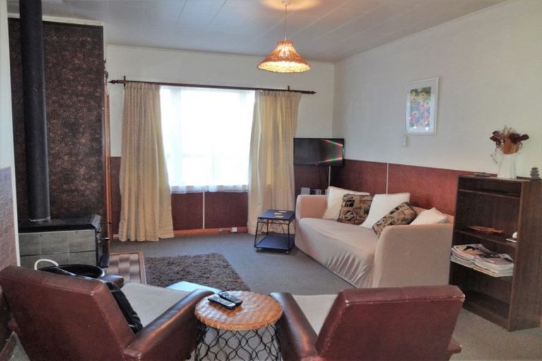 Photo of property in 128 Queen Street, Westport, 7825