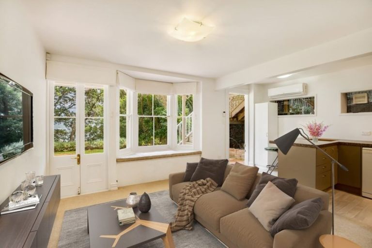 Photo of property in 36 Queen Street, Northcote Point, Auckland, 0627