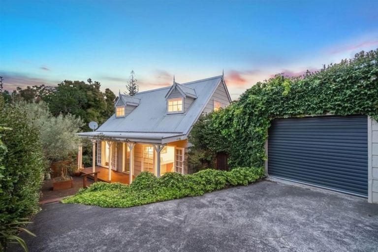 Photo of property in 2/20 Hythe Terrace, Mairangi Bay, Auckland, 0630