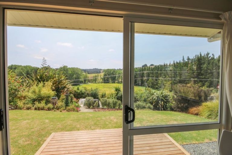 Photo of property in 6 Skelton Crescent, Paparoa, 0571