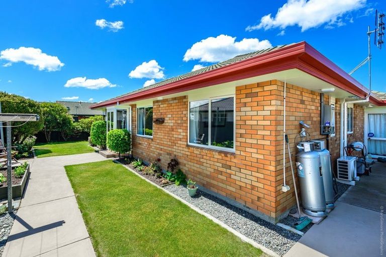 Photo of property in 7b Ronald George Place, Parklands, Christchurch, 8083