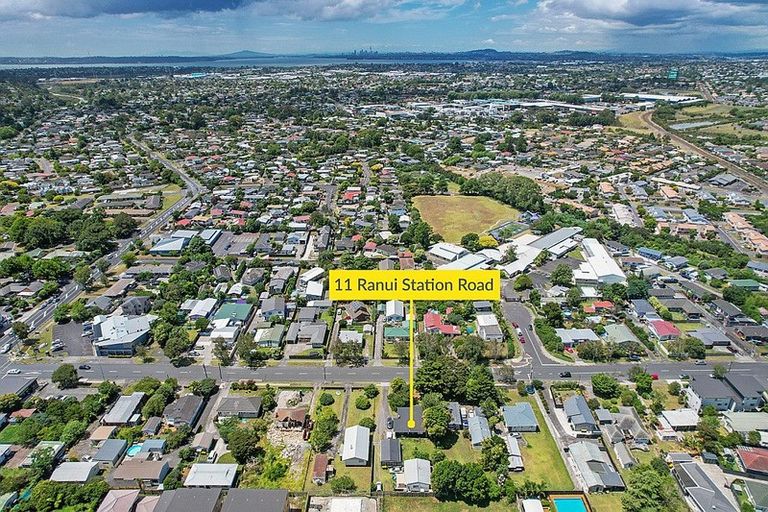 Photo of property in 1/11 Ranui Station Road, Ranui, Auckland, 0612