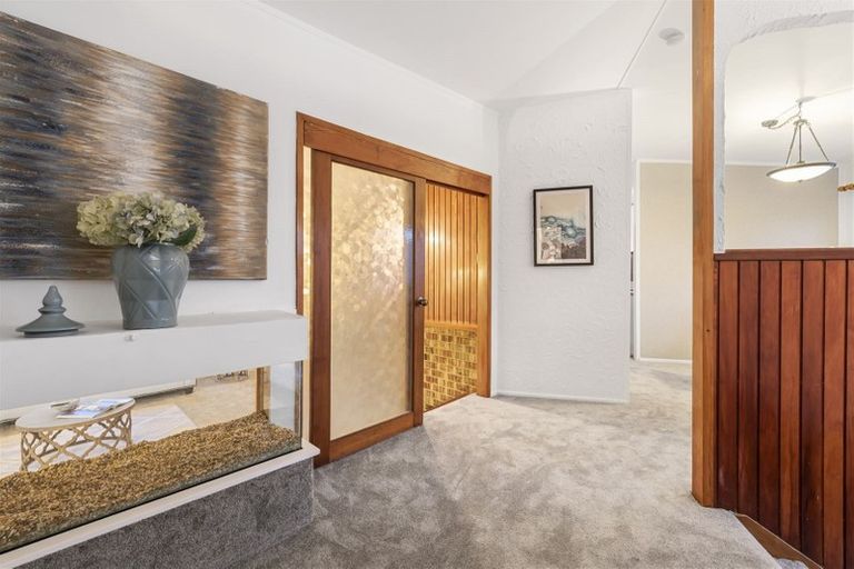 Photo of property in 40 Valley View Road, Glenfield, Auckland, 0629