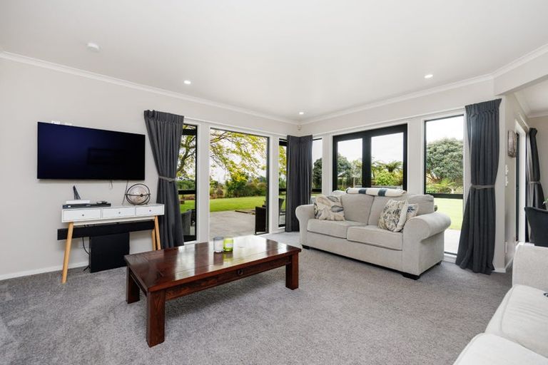 Photo of property in 27 Abby Road, Fitzherbert, Palmerston North, 4410