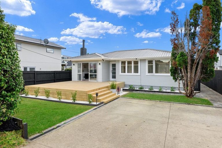 Photo of property in 13 Stokes Avenue, Te Atatu Peninsula, Auckland, 0610