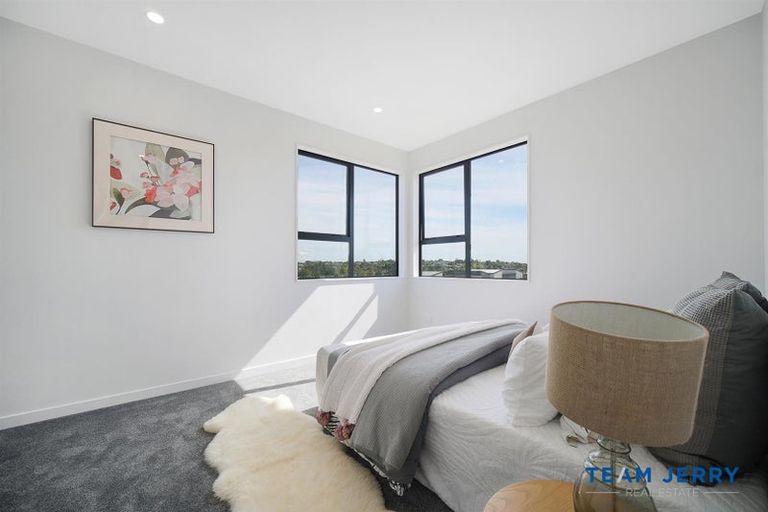 Photo of property in 1 Heketara Way, Massey, Auckland, 0614