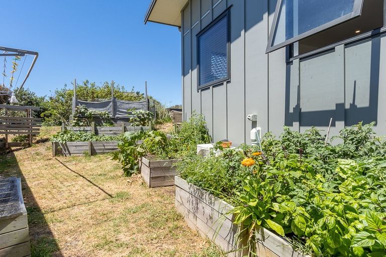 Photo of property in 35 Seagrass Place, Otaki Beach, Otaki, 5512