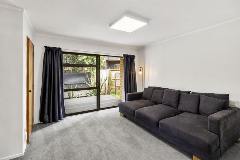 Photo of property in 1/9 Gloria Avenue, Te Atatu Peninsula, Auckland, 0610