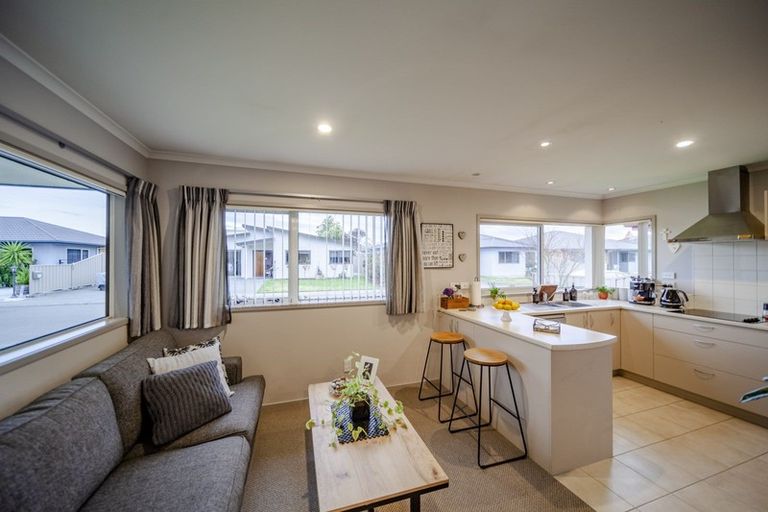 Photo of property in 1111c Karamu Road North, Mayfair, Hastings, 4122