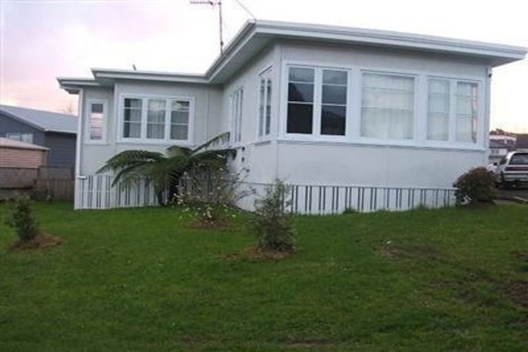 Photo of property in 3 Elder Place, Massey, Auckland, 0614
