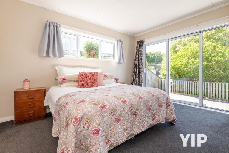 Photo of property in 51 Poto Road, Normandale, Lower Hutt, 5010
