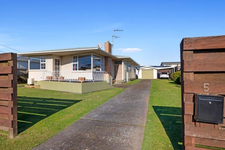Photo of property in 5 Smith Road, Merrilands, New Plymouth, 4312