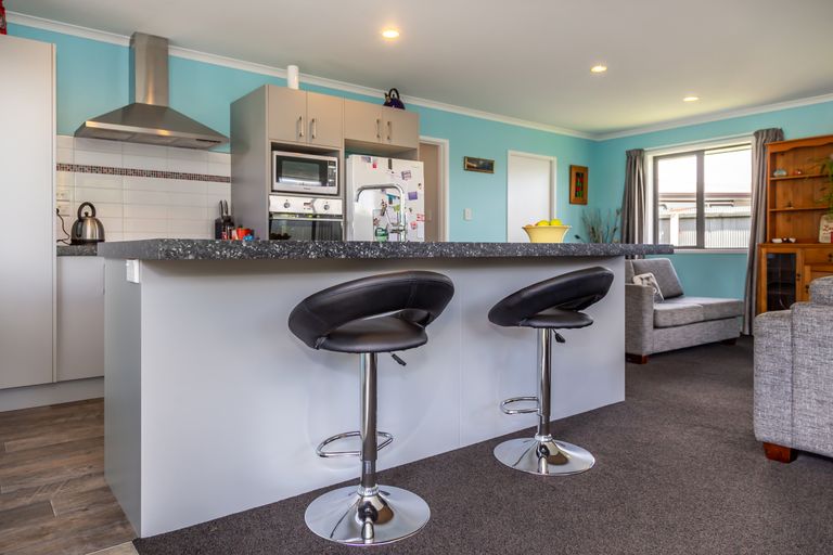 Photo of property in 8 Carteret Place, Aranui, Christchurch, 8061