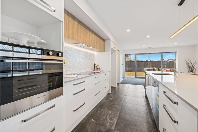 Photo of property in 6 Malaga Crescent, Harewood, Christchurch, 8051