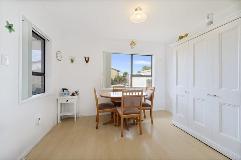 Photo of property in 2/9 Annette Avenue, Te Atatu South, Auckland, 0610