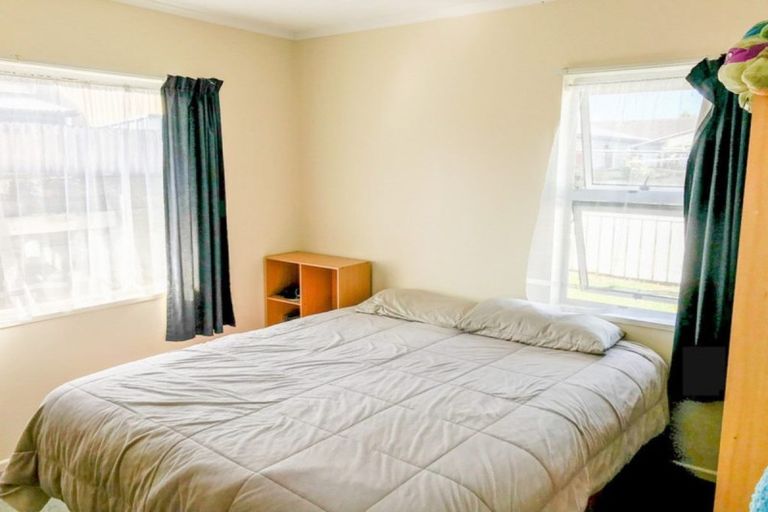 Photo of property in 3 Seddon Street, Takaro, Palmerston North, 4412