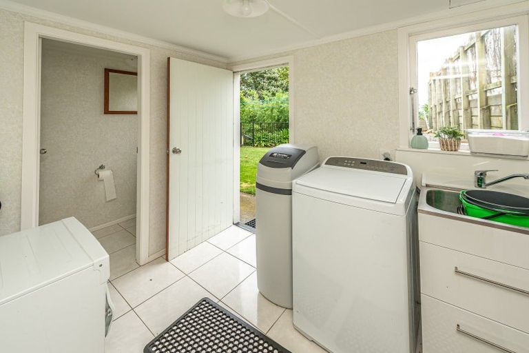 Photo of property in 43 Parkes Avenue, Saint Johns Hill, Whanganui, 4501