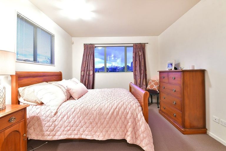 Photo of property in 2/34 Selwyn Crescent, Forrest Hill, Auckland, 0620