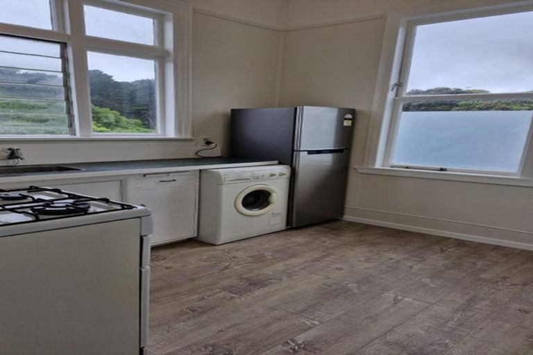 Photo of property in 16 Glendavar Street, Berhampore, Wellington, 6023