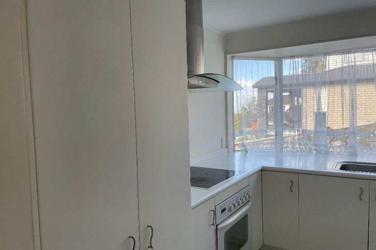 Photo of property in 2/17 Kells Place, Botany Downs, Auckland, 2010