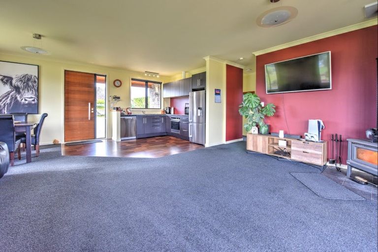 Photo of property in 176 Seaward Road, Edendale, 9825