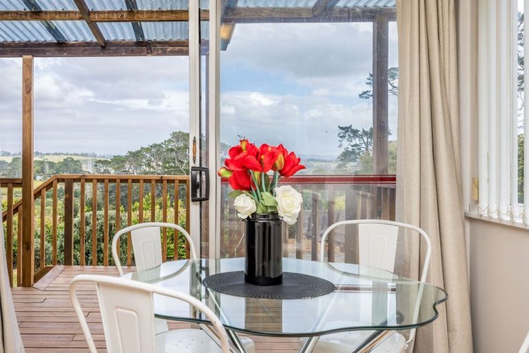 Photo of property in 454 Don Buck Road, Massey, Auckland, 0614