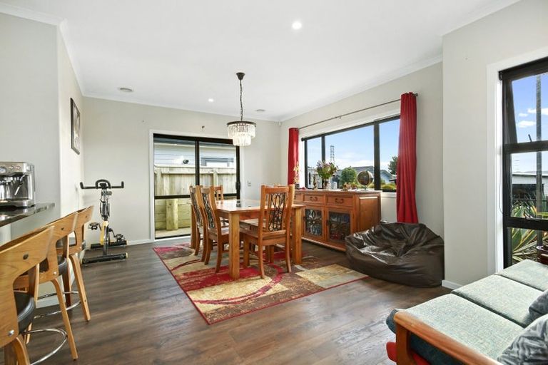 Photo of property in 13 Madeira Close, Whitby, Porirua, 5024