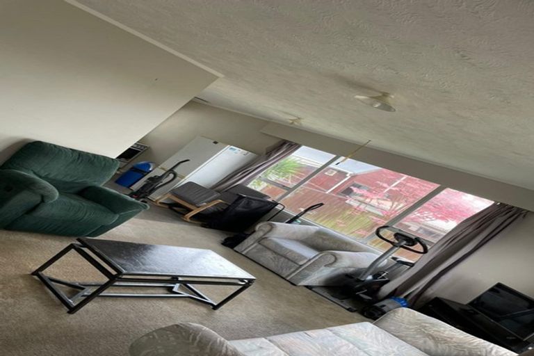 Photo of property in 2/199 Henderson Valley Road, Henderson, Auckland, 0612