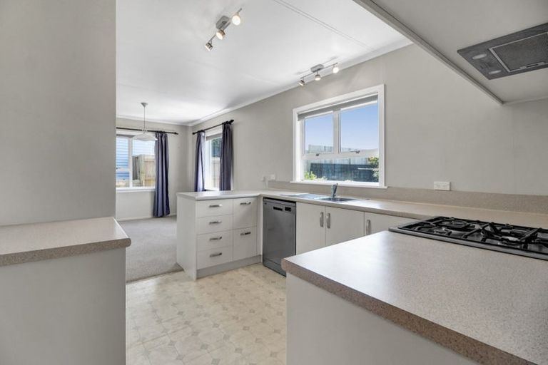 Photo of property in 8 Lydford Place, Spotswood, New Plymouth, 4310