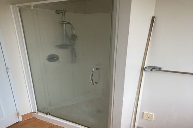 Photo of property in 10 Waldos Way, Mangere, Auckland, 2022