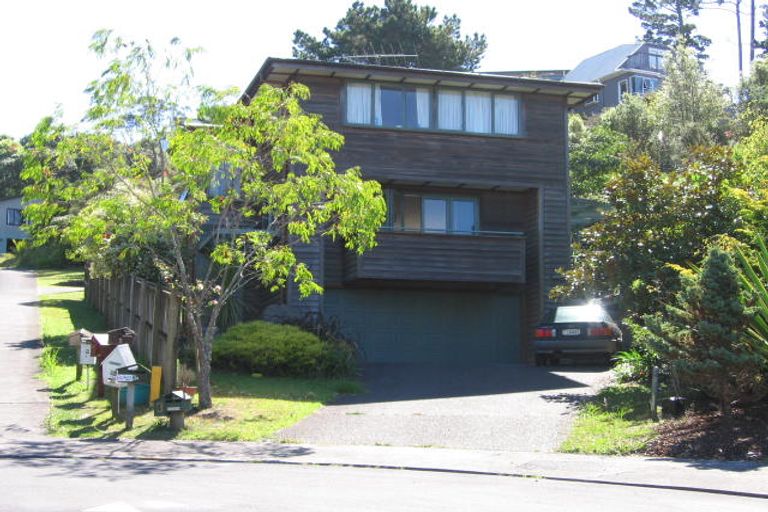 Photo of property in 5 Heatherleigh Rise, Northcross, Auckland, 0632