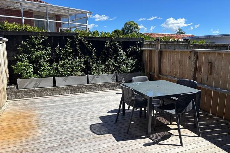 Photo of property in 7/25 Vodanovich Road, Te Atatu South, Auckland, 0610