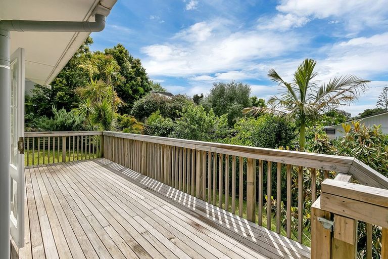 Photo of property in 1/5 Mchardy Place, Glenfield, Auckland, 0627