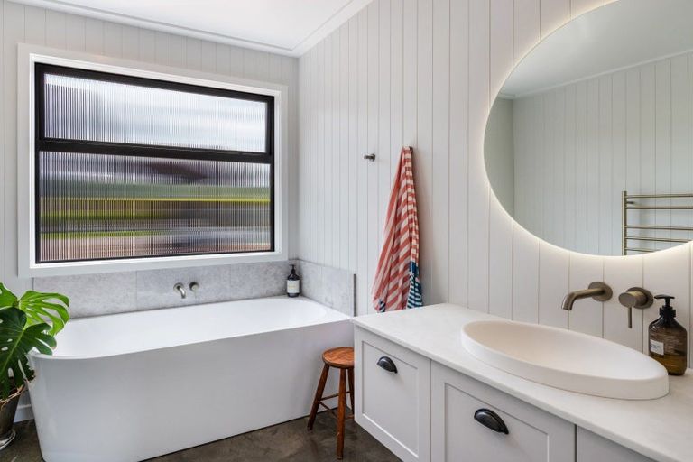 Photo of property in 16 Durmast Place, Kinloch, Taupo, 3377