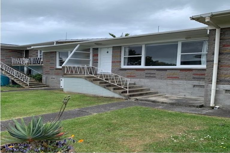 Photo of property in 2/14 Westwell Road, Belmont, Auckland, 0622