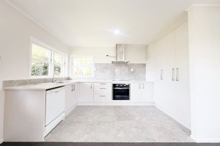 Photo of property in 12 Megan Avenue, Pakuranga Heights, Auckland, 2010