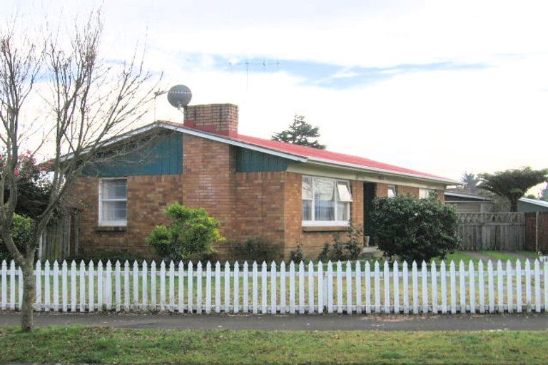Photo of property in 12 Larnach Street, St Andrews, Hamilton, 3200